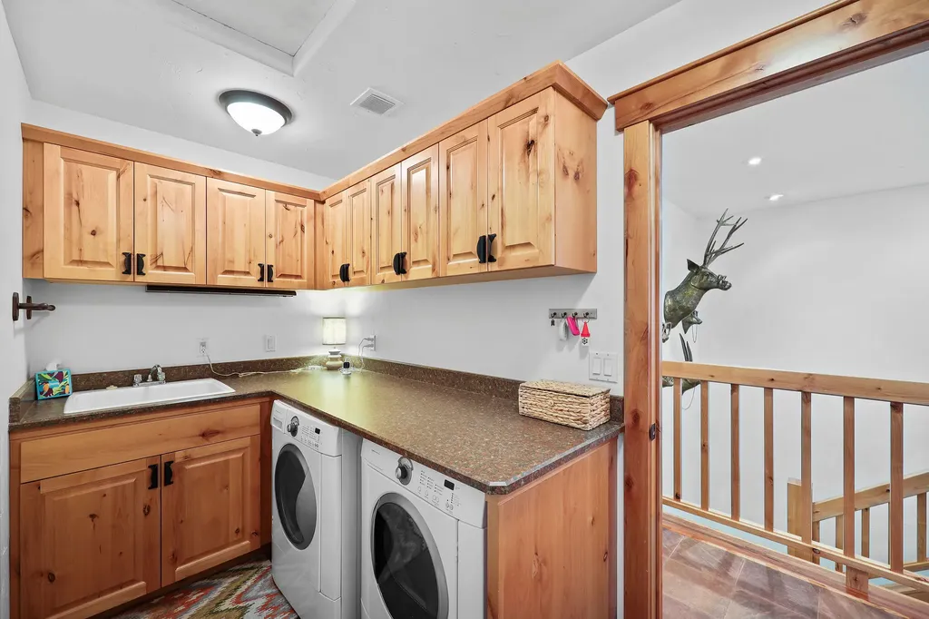 354 Jib Lane Lakeside MT 59922