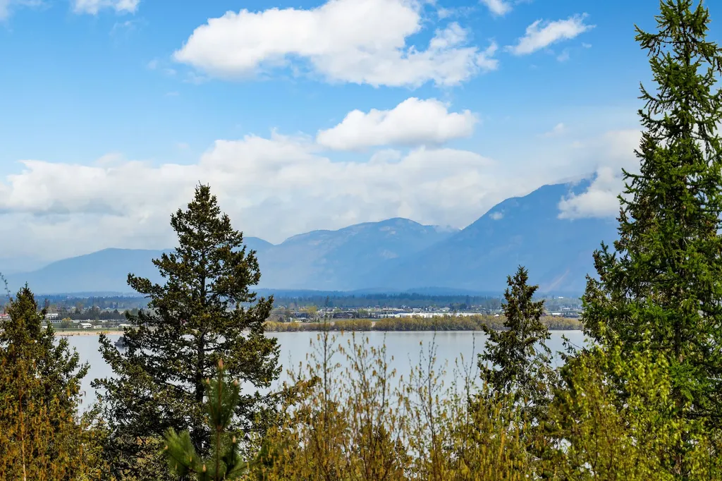 354 Jib Lane Lakeside MT 59922