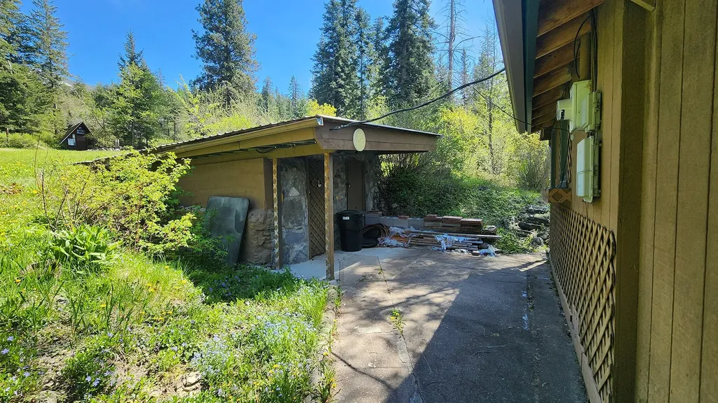 31611 Holmes Creek Lane Polson MT 59860