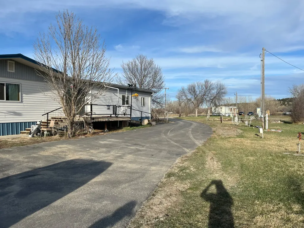 4 Arrowhead Road Roundup MT 59072