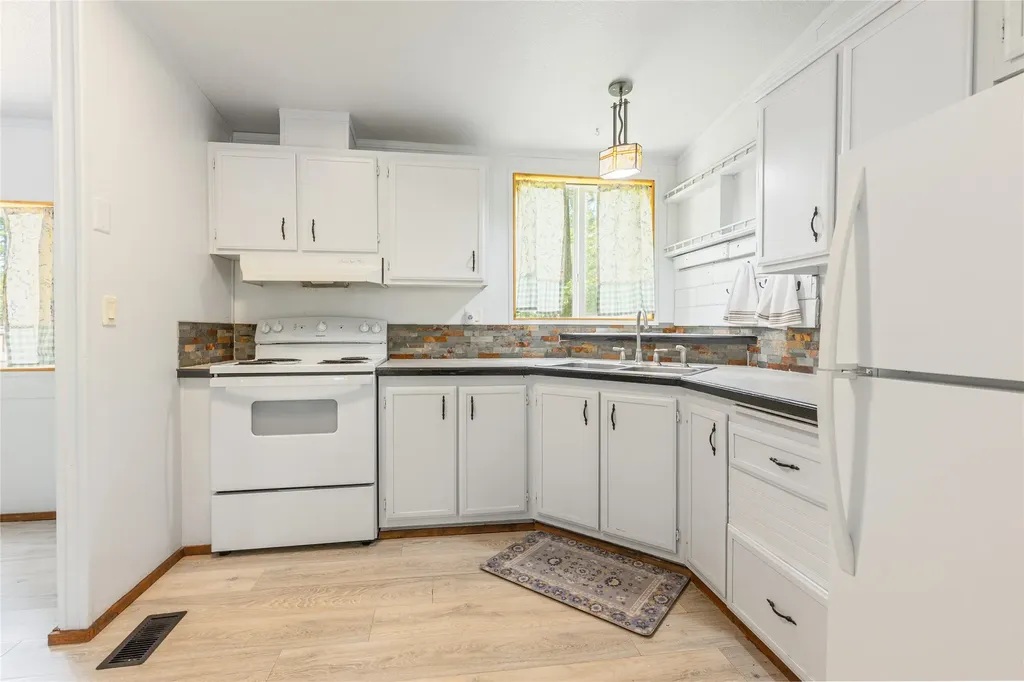209 Whipps Lane Lakeside MT 59922