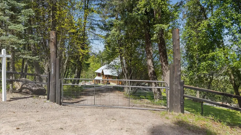 1285 Swan Hill Drive Bigfork MT 59911