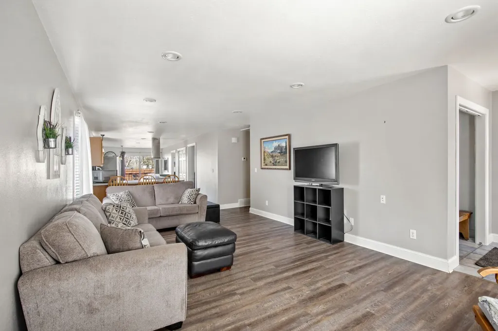 629 2nd Avenue S Fairfield MT 59436