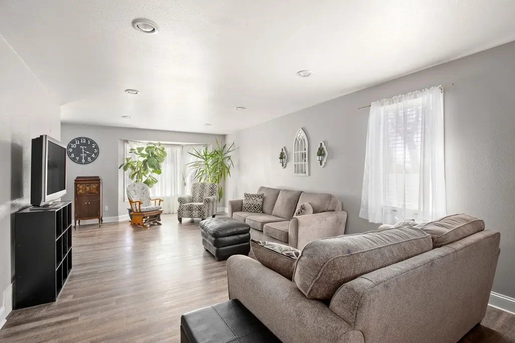 629 2nd Avenue S Fairfield MT 59436