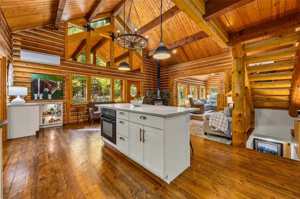 1220 Bear Creek Trail Victor MT 59875