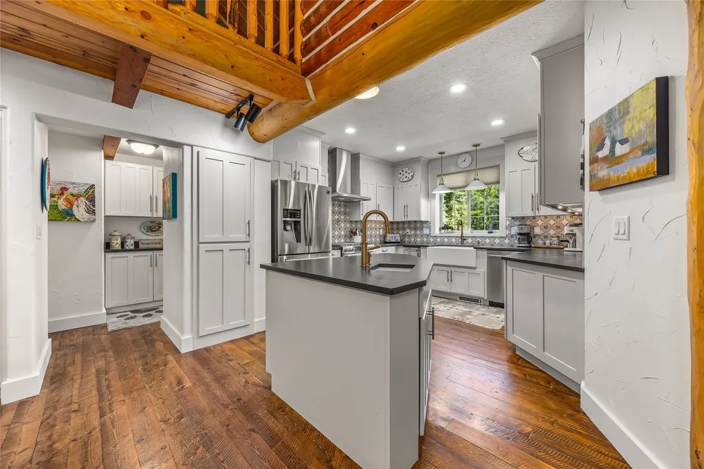 1220 Bear Creek Trail Victor MT 59875