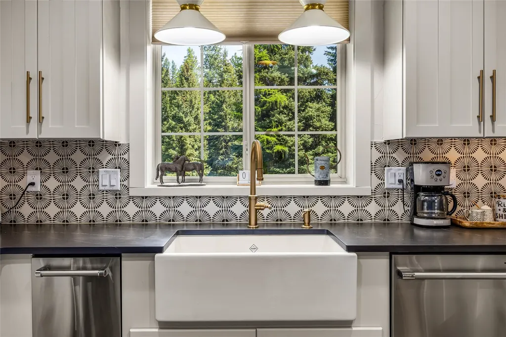 1220 Bear Creek Trail Victor MT 59875
