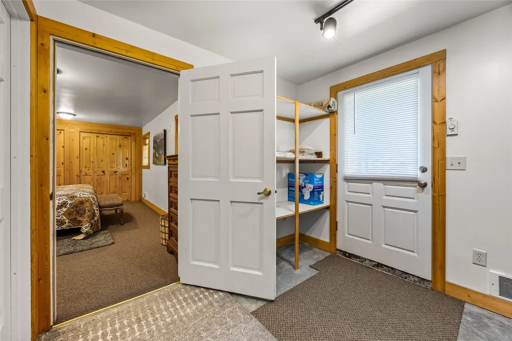 1220 Bear Creek Trail Victor MT 59875
