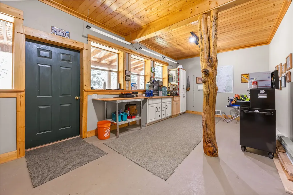 1220 Bear Creek Trail Victor MT 59875