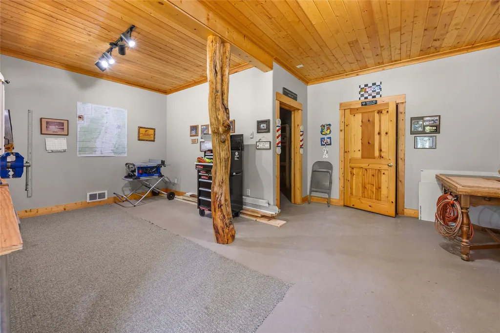 1220 Bear Creek Trail Victor MT 59875