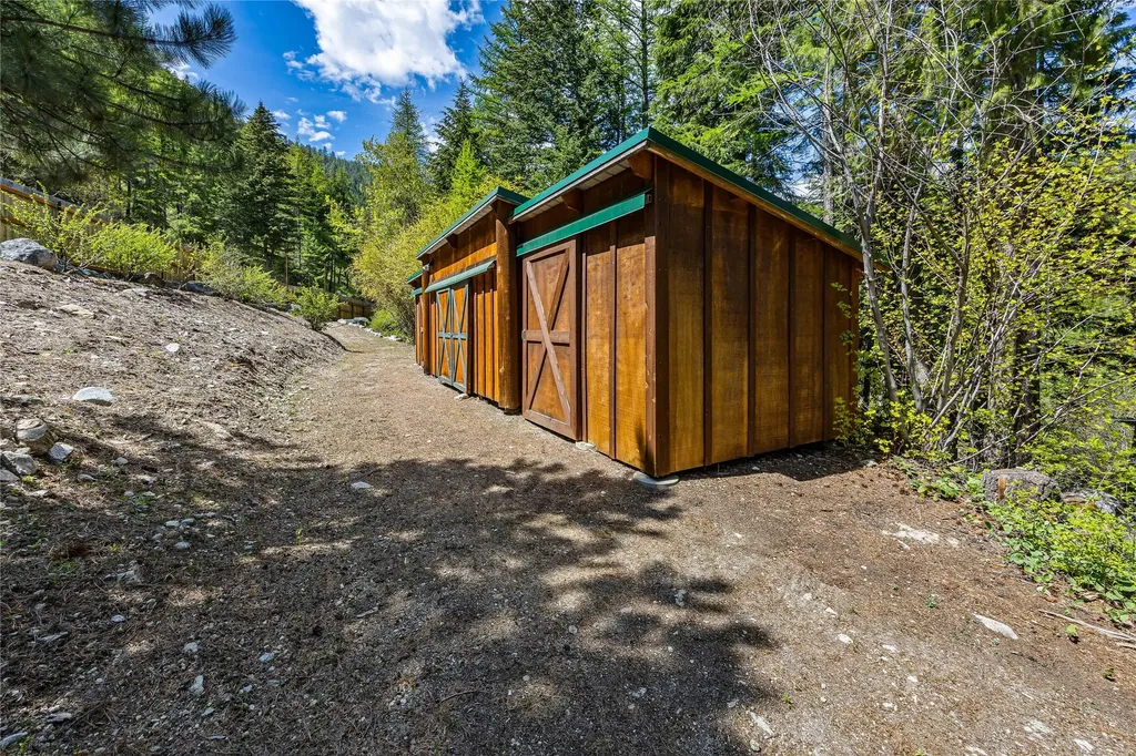 1220 Bear Creek Trail Victor MT 59875