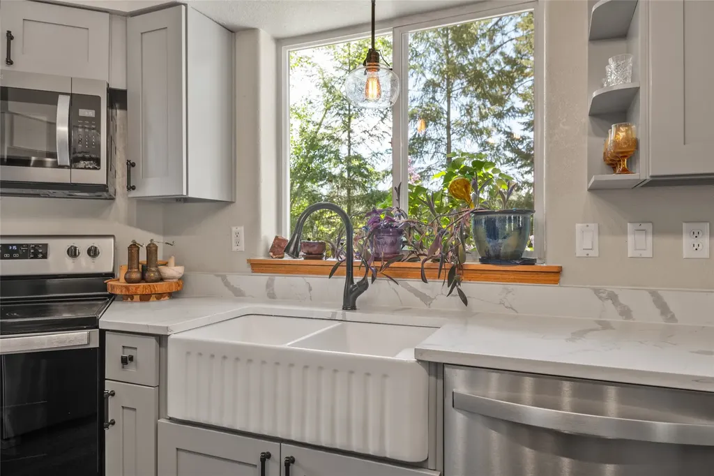41255 Pine Tree Lane Polson MT 59860