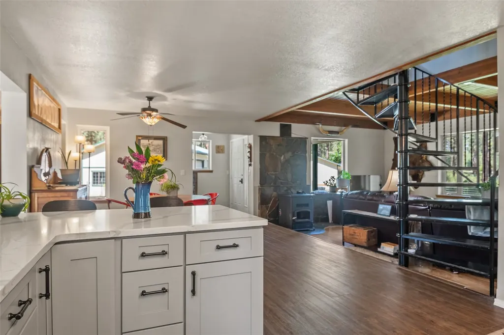 41255 Pine Tree Lane Polson MT 59860