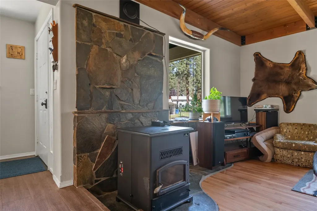 41255 Pine Tree Lane Polson MT 59860