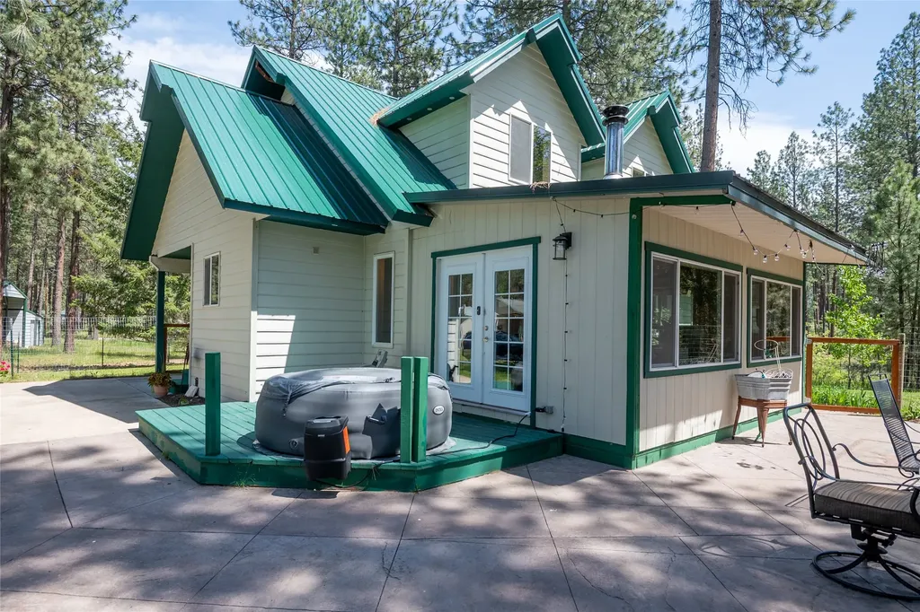 41255 Pine Tree Lane Polson MT 59860