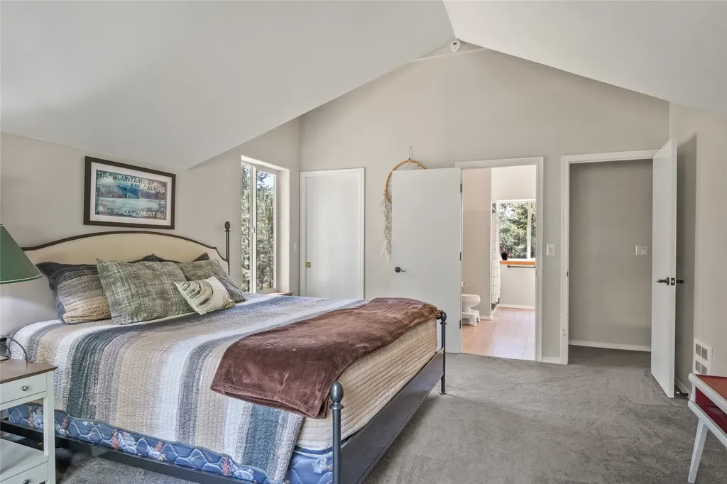 41255 Pine Tree Lane Polson MT 59860