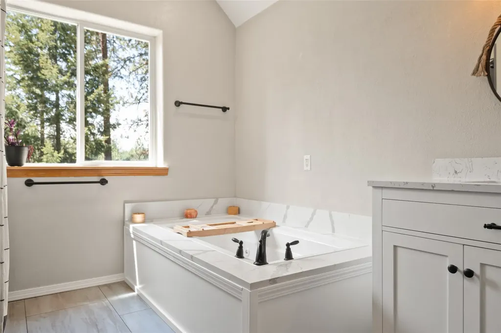 41255 Pine Tree Lane Polson MT 59860