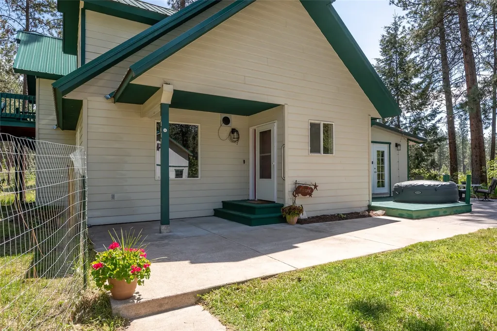 41255 Pine Tree Lane Polson MT 59860