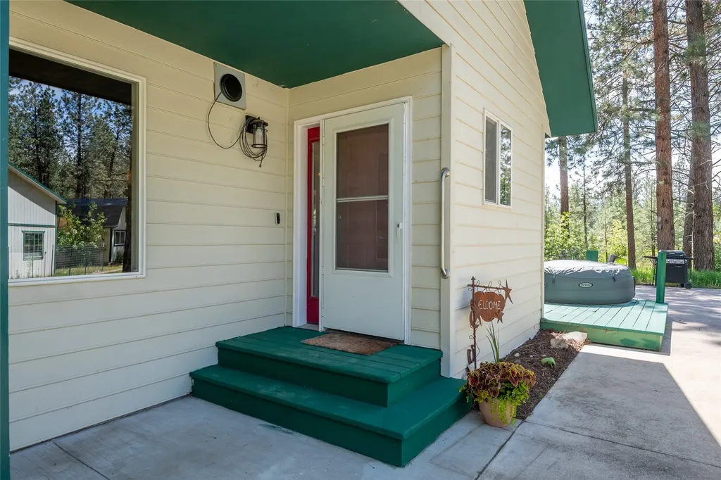 41255 Pine Tree Lane Polson MT 59860