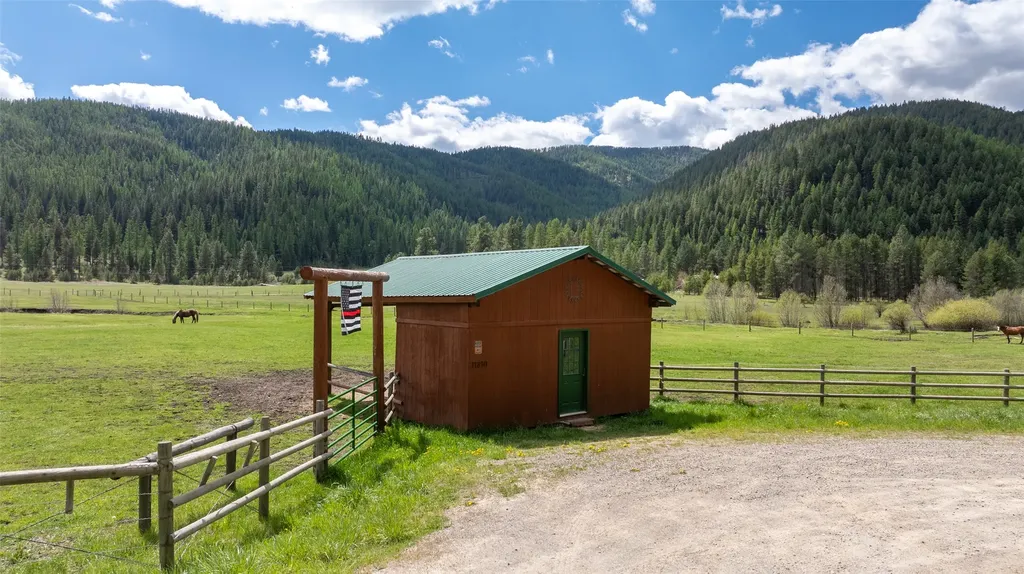 31850 Yearling Run Alberton MT 59820
