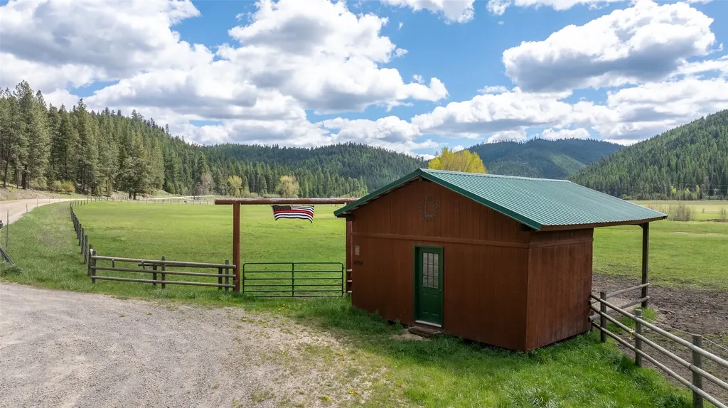 31850 Yearling Run Alberton MT 59820