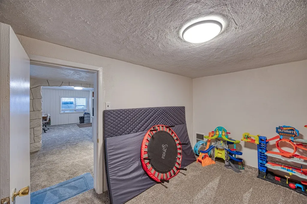 1524 Colorado Avenue Black Eagle MT 59414
