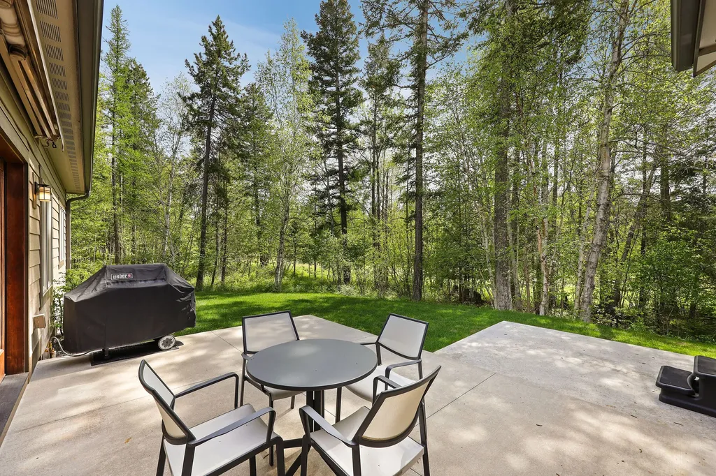 136 Oakmont Loop Columbia Falls MT 59912