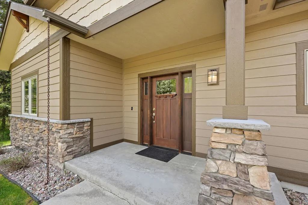 136 Oakmont Loop Columbia Falls MT 59912
