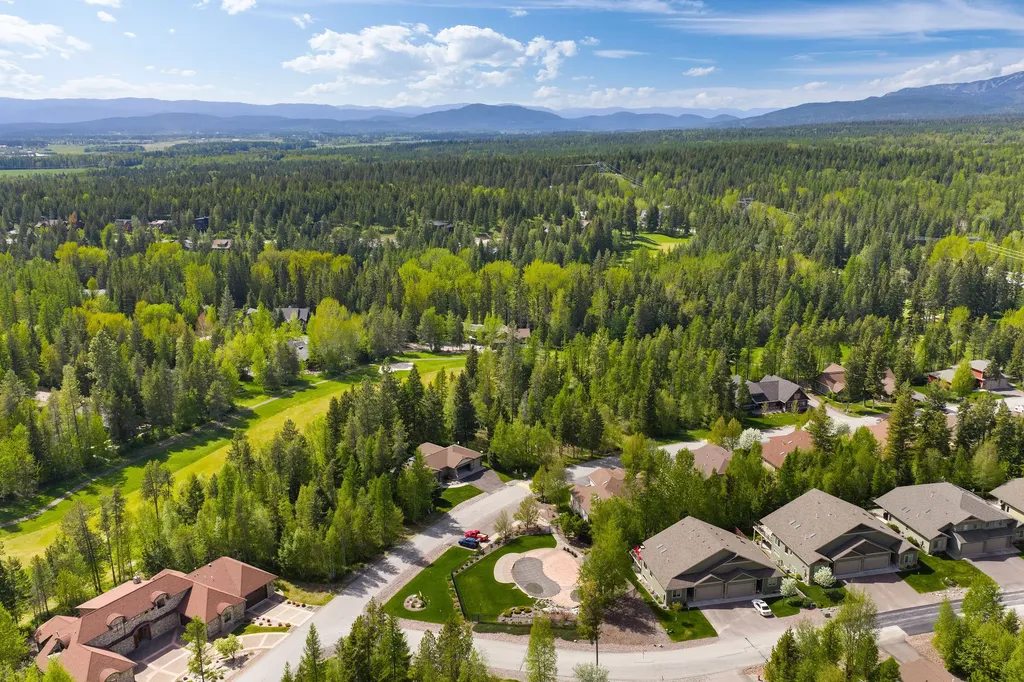 136 Oakmont Loop Columbia Falls MT 59912