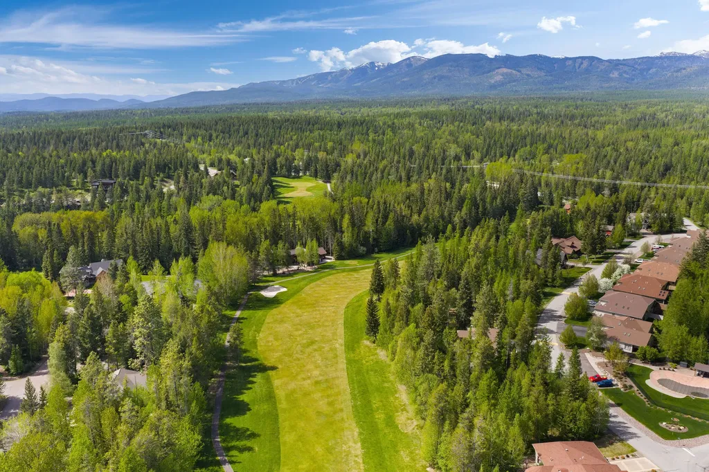 136 Oakmont Loop Columbia Falls MT 59912