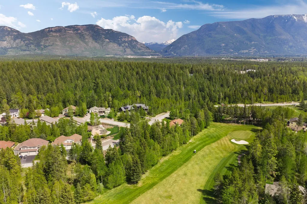 136 Oakmont Loop Columbia Falls MT 59912