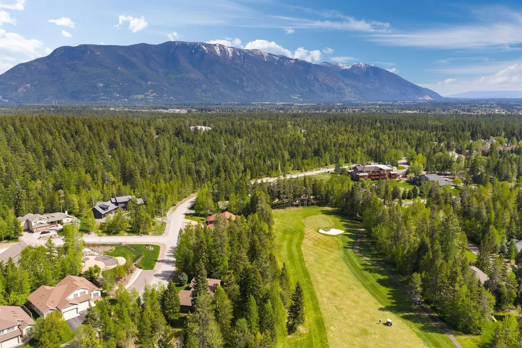 136 Oakmont Loop Columbia Falls MT 59912