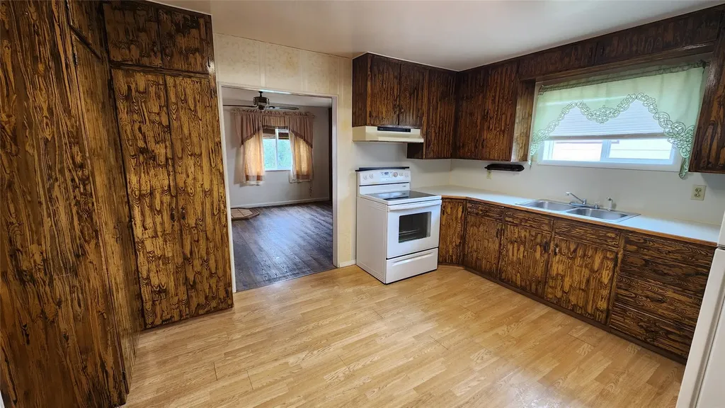 219 5th Avenue SW Cut Bank MT 59427