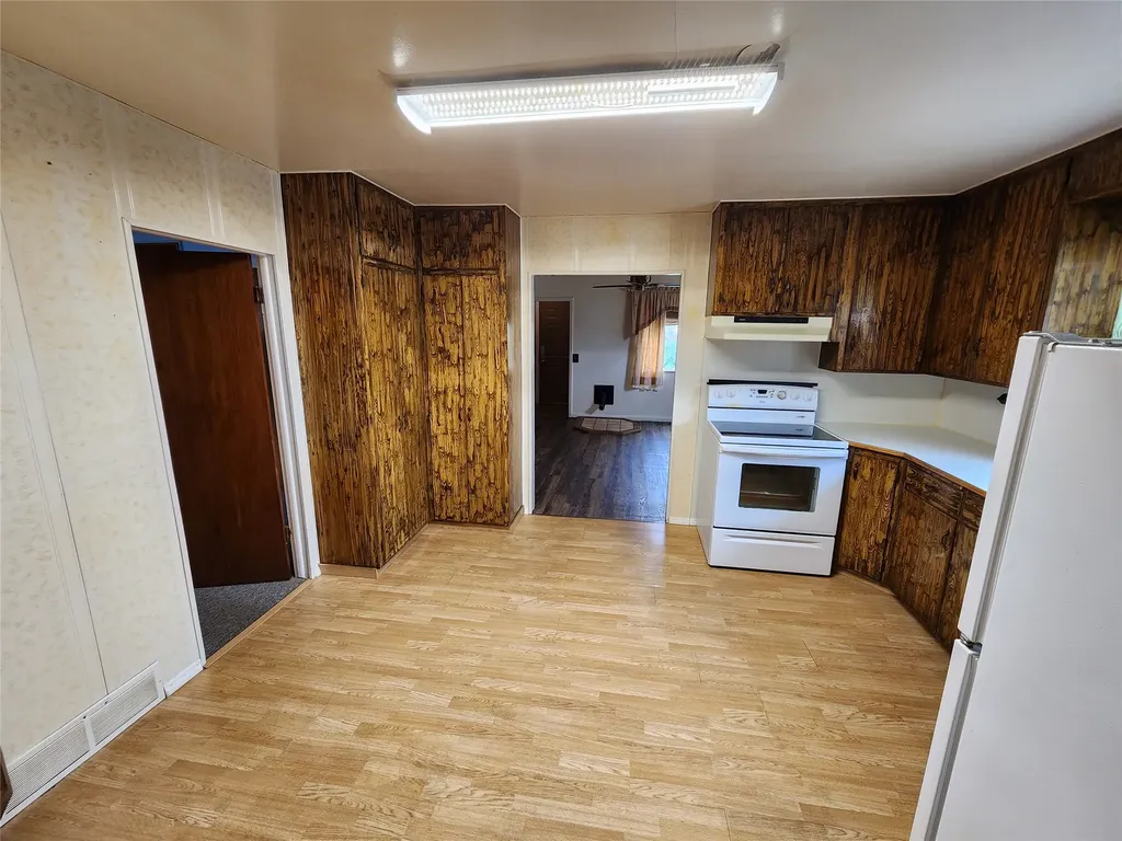 219 5th Avenue SW Cut Bank MT 59427