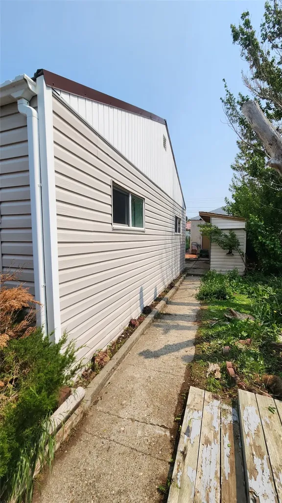 219 5th Avenue SW Cut Bank MT 59427