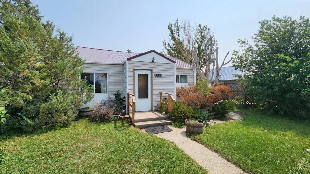 219 5th Avenue SW Cut Bank MT 59427