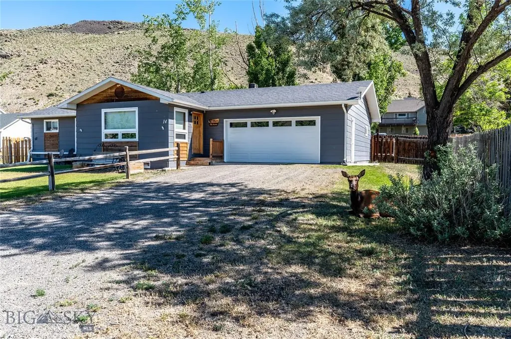 14 Peters Lane Gardiner MT 59030