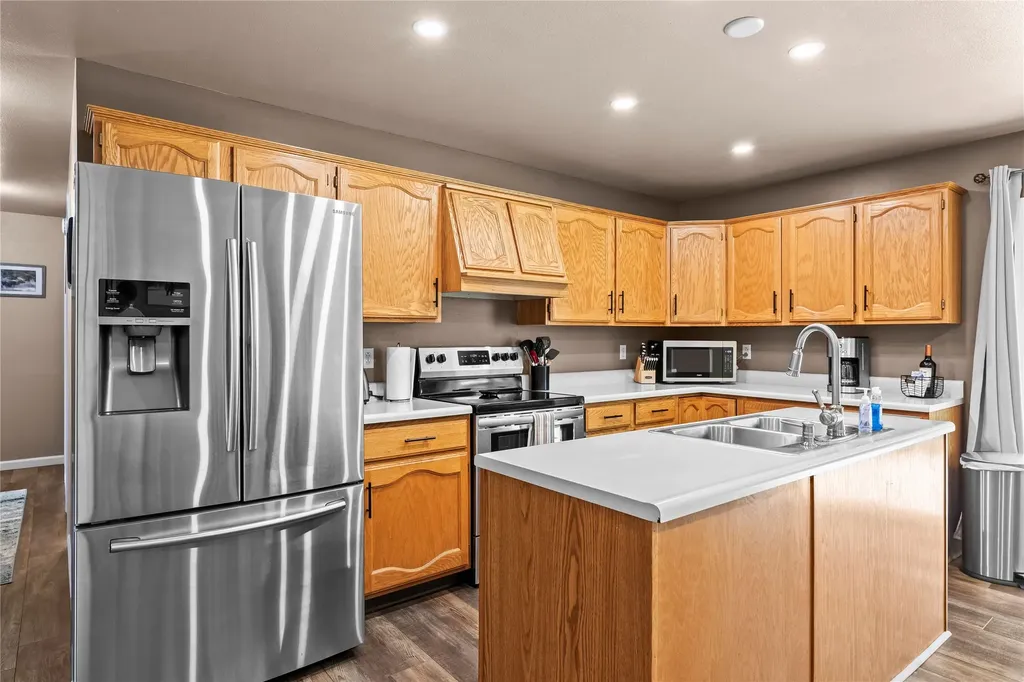 14 Peters Lane Gardiner MT 59030