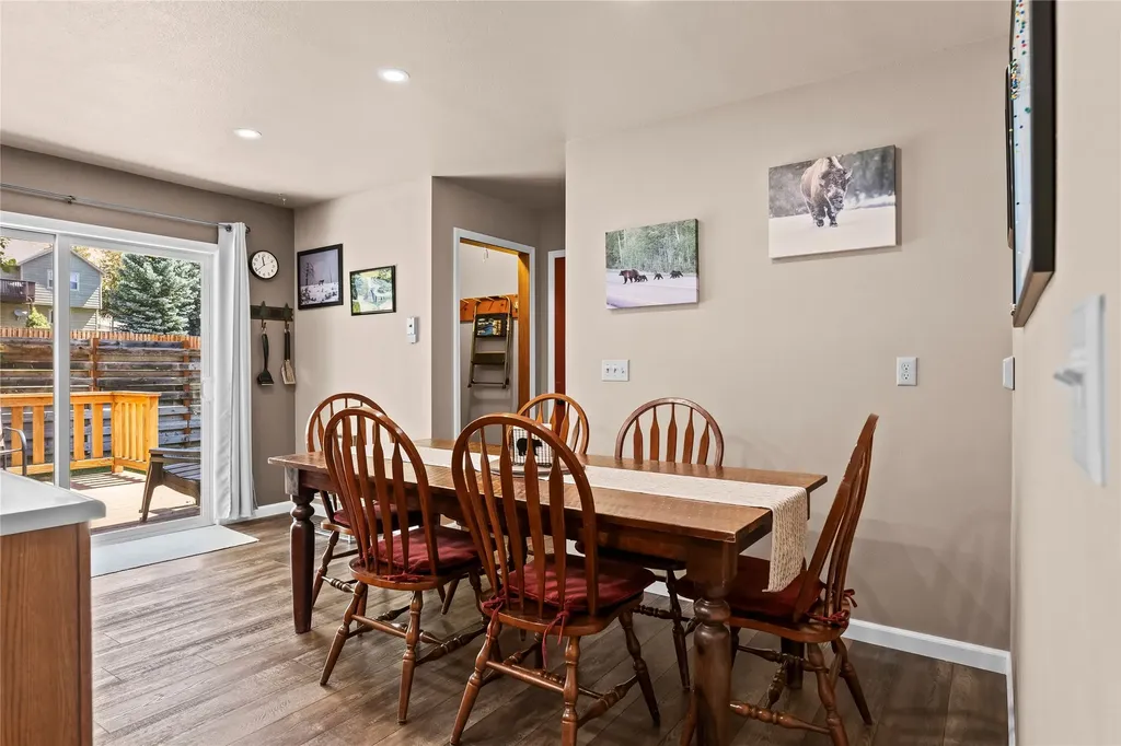 14 Peters Lane Gardiner MT 59030