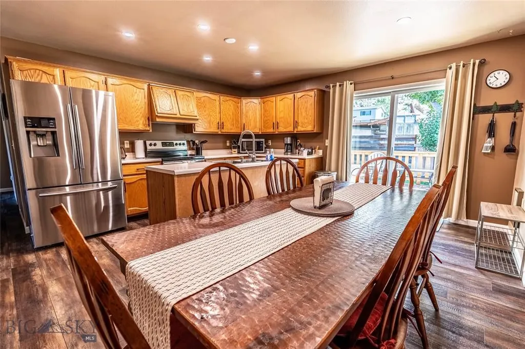 14 Peters Lane Gardiner MT 59030