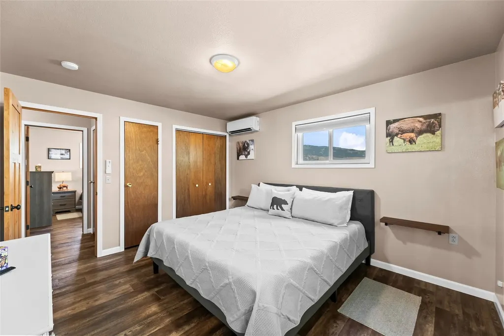 14 Peters Lane Gardiner MT 59030