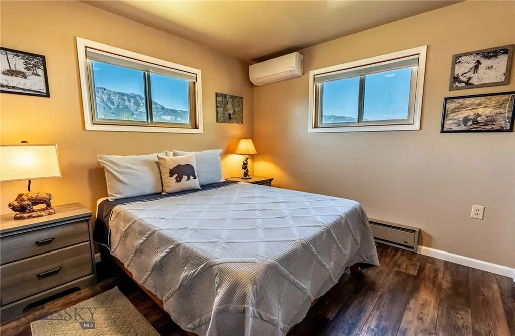 14 Peters Lane Gardiner MT 59030