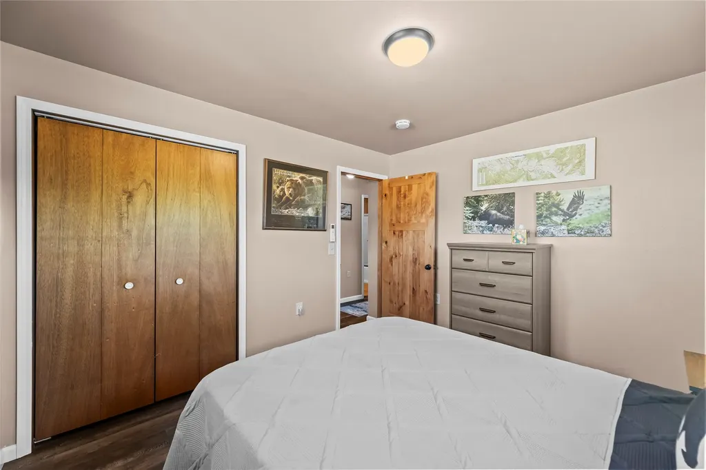 14 Peters Lane Gardiner MT 59030