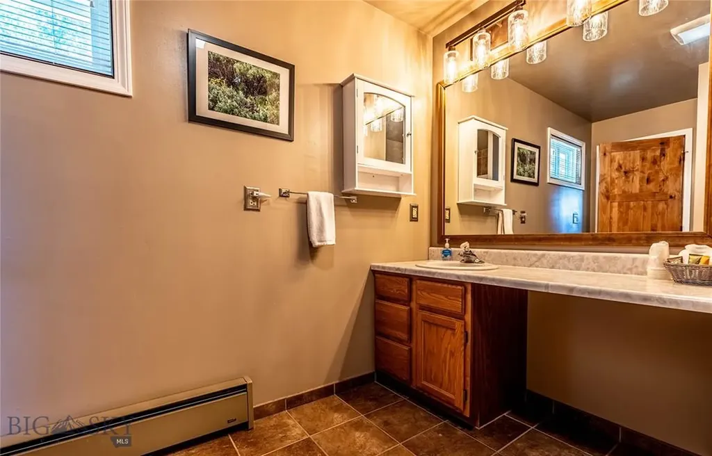 14 Peters Lane Gardiner MT 59030