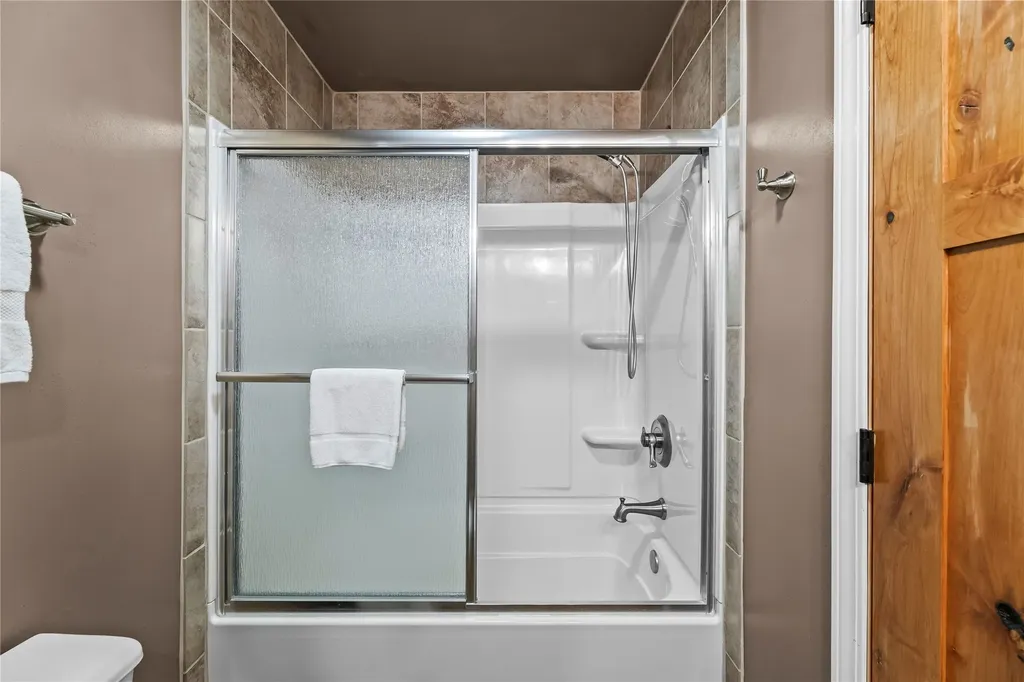 14 Peters Lane Gardiner MT 59030