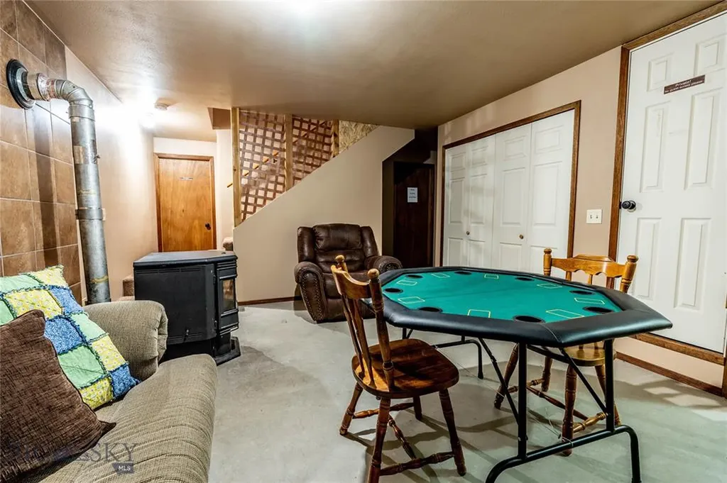 14 Peters Lane Gardiner MT 59030