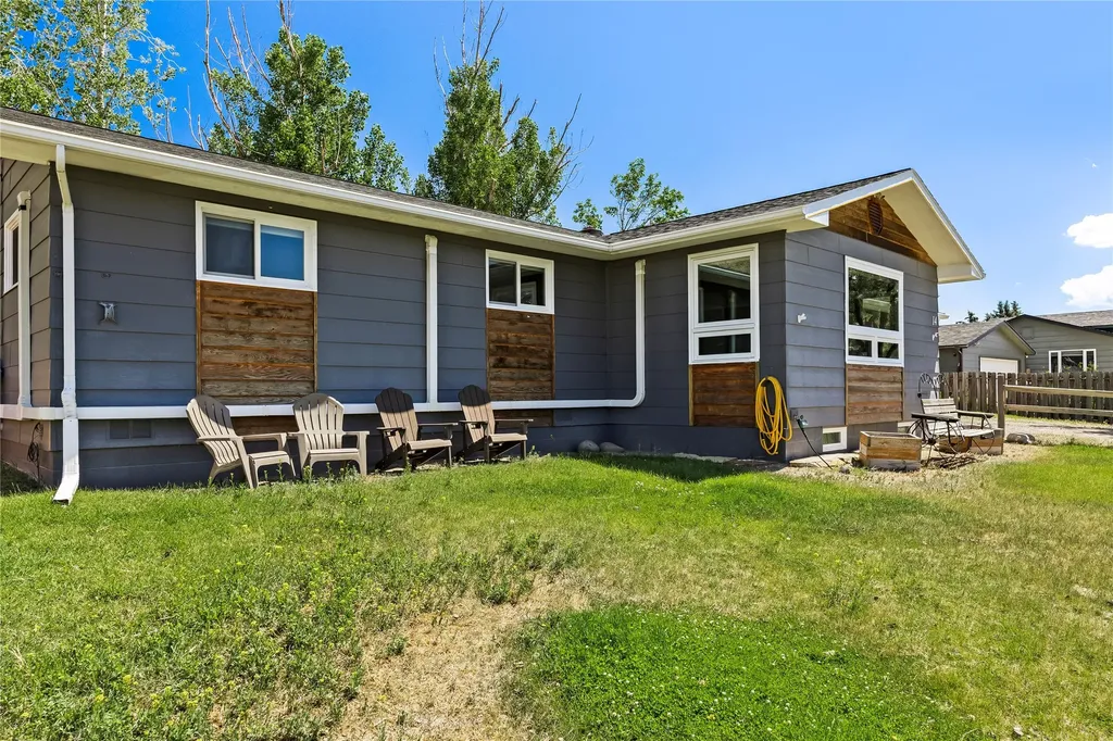 14 Peters Lane Gardiner MT 59030