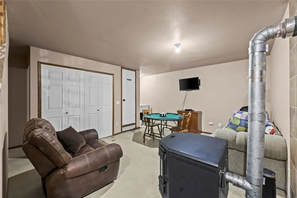 14 Peters Lane Gardiner MT 59030