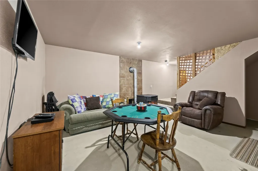 14 Peters Lane Gardiner MT 59030