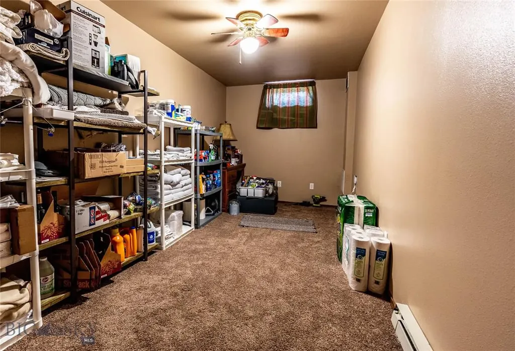 14 Peters Lane Gardiner MT 59030